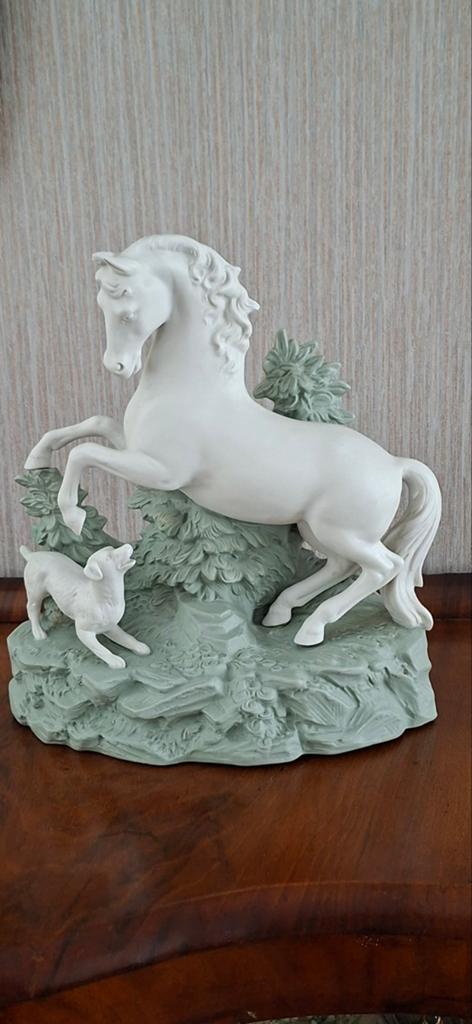 Antiek Bisque Beeld: Paard met Hond - Elegant Decorstuk, Antiek en Kunst, Ophalen of Verzenden