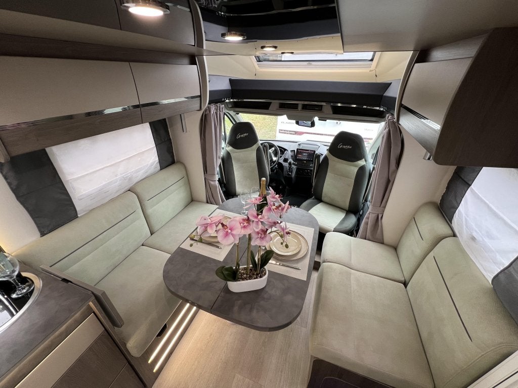 Challenger Graphite 348 QUEENSBED+HEFBED AUTOMAAT 170PK, Caravans en Kamperen, Automaat, Ford, 7 tot 8 meter, Bedrijf