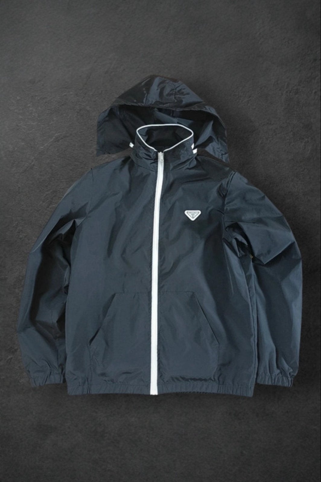 Prada Windjack - Nieuw en ongedragen, Ophalen of Verzenden, Nieuw, Maat 52/54 (L), Zwart