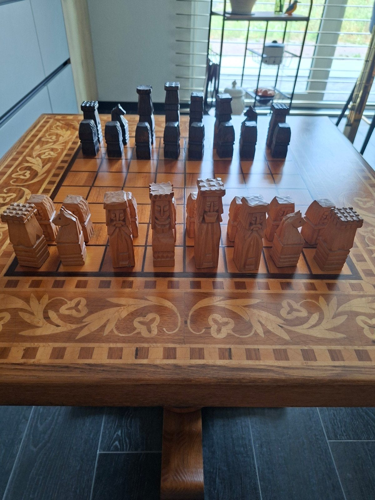 Uniek handgemaakt schaakspel met tafel, Een of twee spelers, Ophalen, Zo goed als nieuw, Onbekend