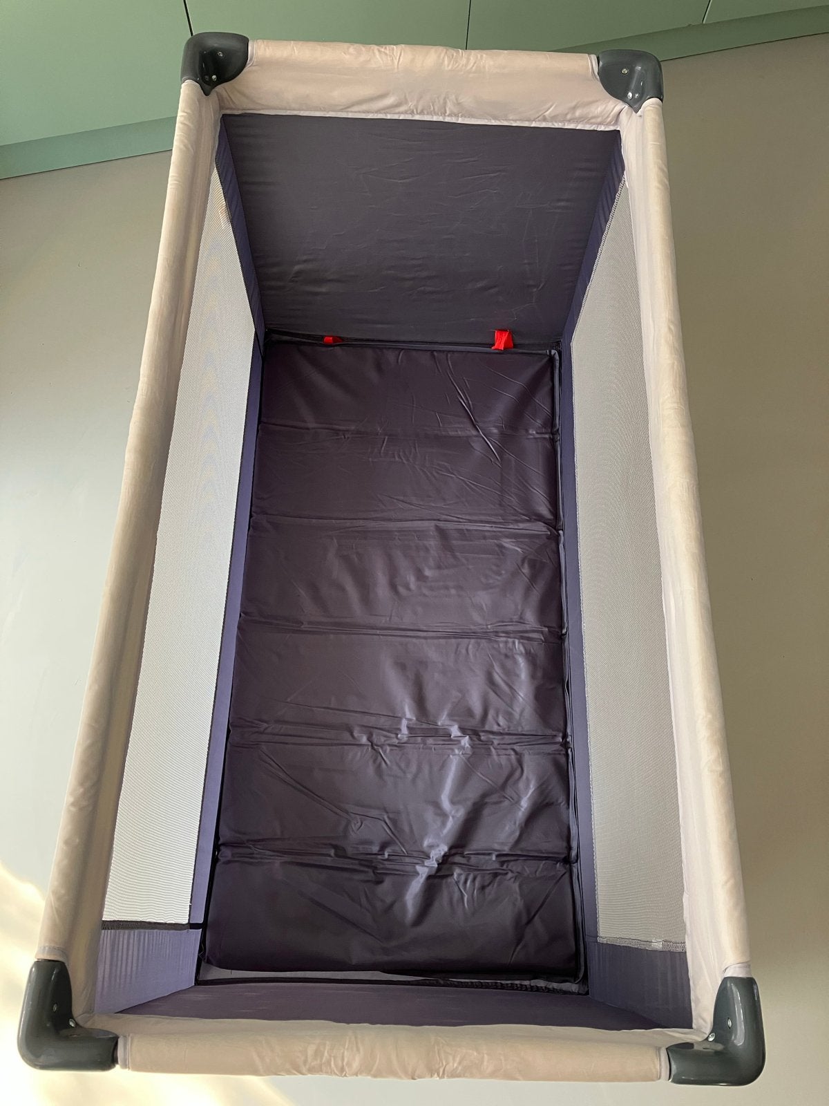 Qute Q-sleep campingbedje met matras en draagtas, Ophalen, Gebruikt, Reisbedje