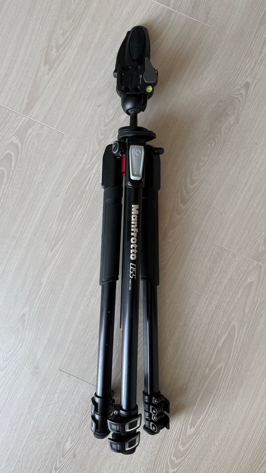 Manfrotto MT055XPRO3 statief met 327RC2 Joystick balhoofd, Ophalen, Driepoot, Zo goed als nieuw, 150 tot 175 cm