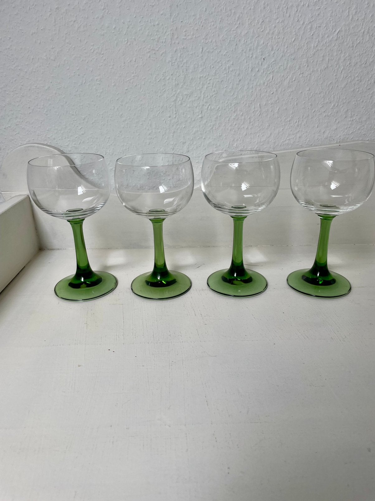 Vintage wijnglazen op groene steel, Verzamelen, Glas en Borrelglaasjes, Ophalen of Verzenden, Zo goed als nieuw, Overige typen