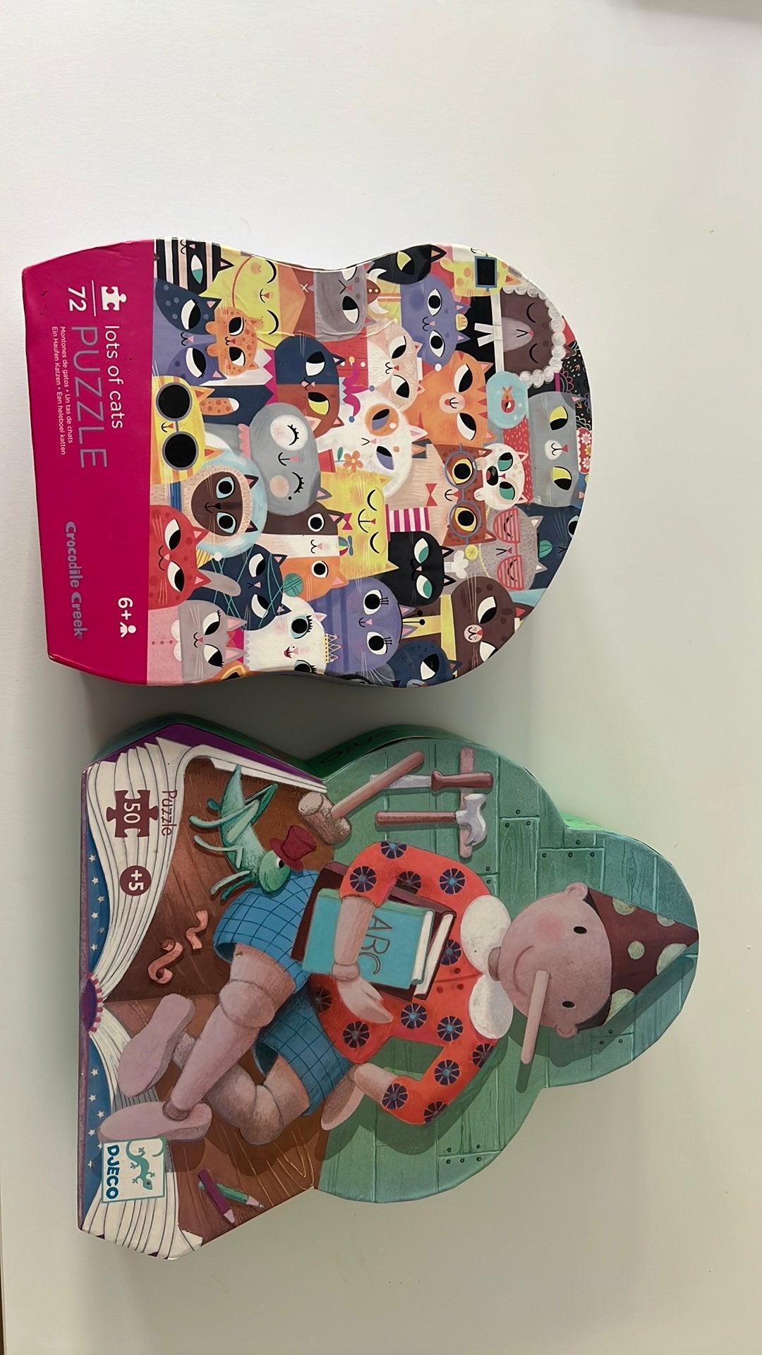 Puzzel Djeco 5+ en 6+ Pinocchio Lots of cats, Ophalen of Verzenden, Zo goed als nieuw, Jongen of Meisje, Sokken