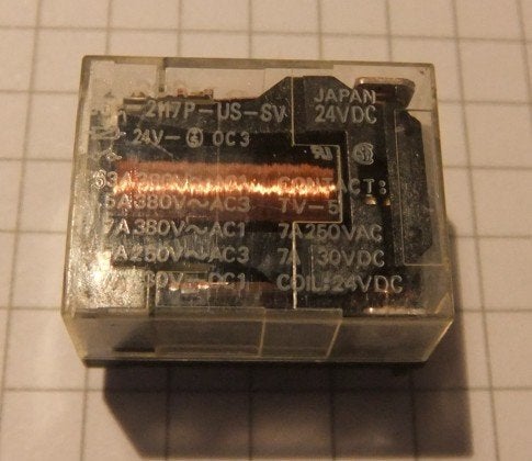Relais OMRON G6C-2117P-US 24VDC, Ophalen of Verzenden, Gebruikt