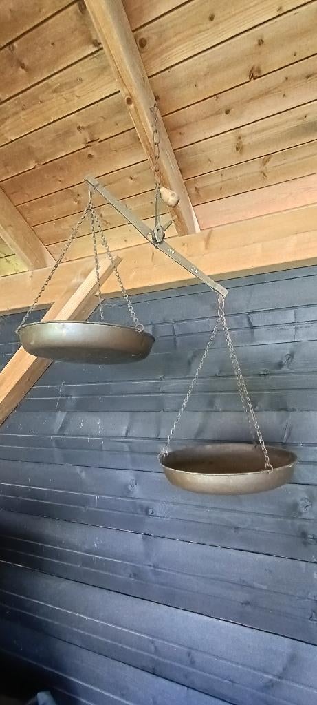 Koperen weegschaal, Ophalen