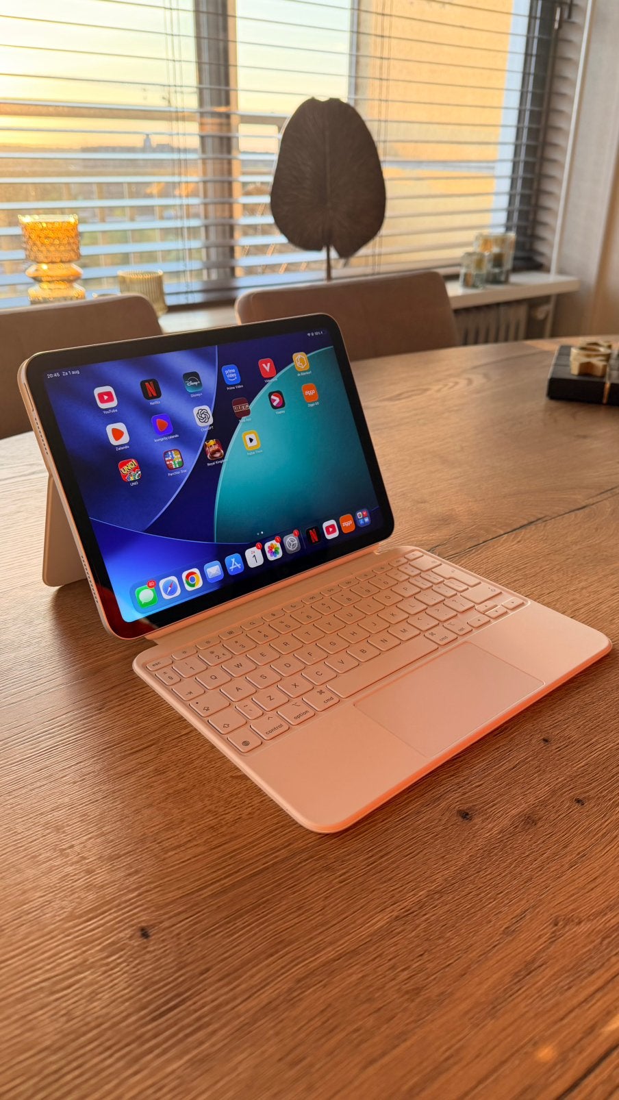 Gloednieuwe grijze Apple Ipad A16 met Magic Keyboard Folio, Computers en Software, Apple iPads, 10 inch, Apple iPad, Ophalen of Verzenden