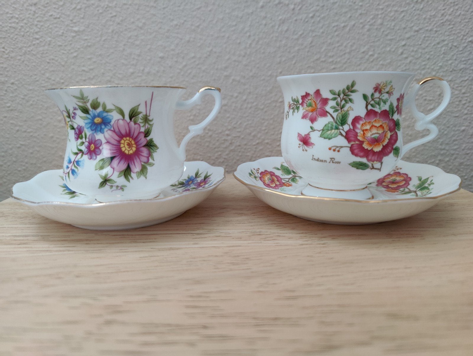 Twee Engelse kop en schotel van Royal Ascott, met bliemetjes, Overige merken, Verzenden, Vintage, Zo goed als nieuw