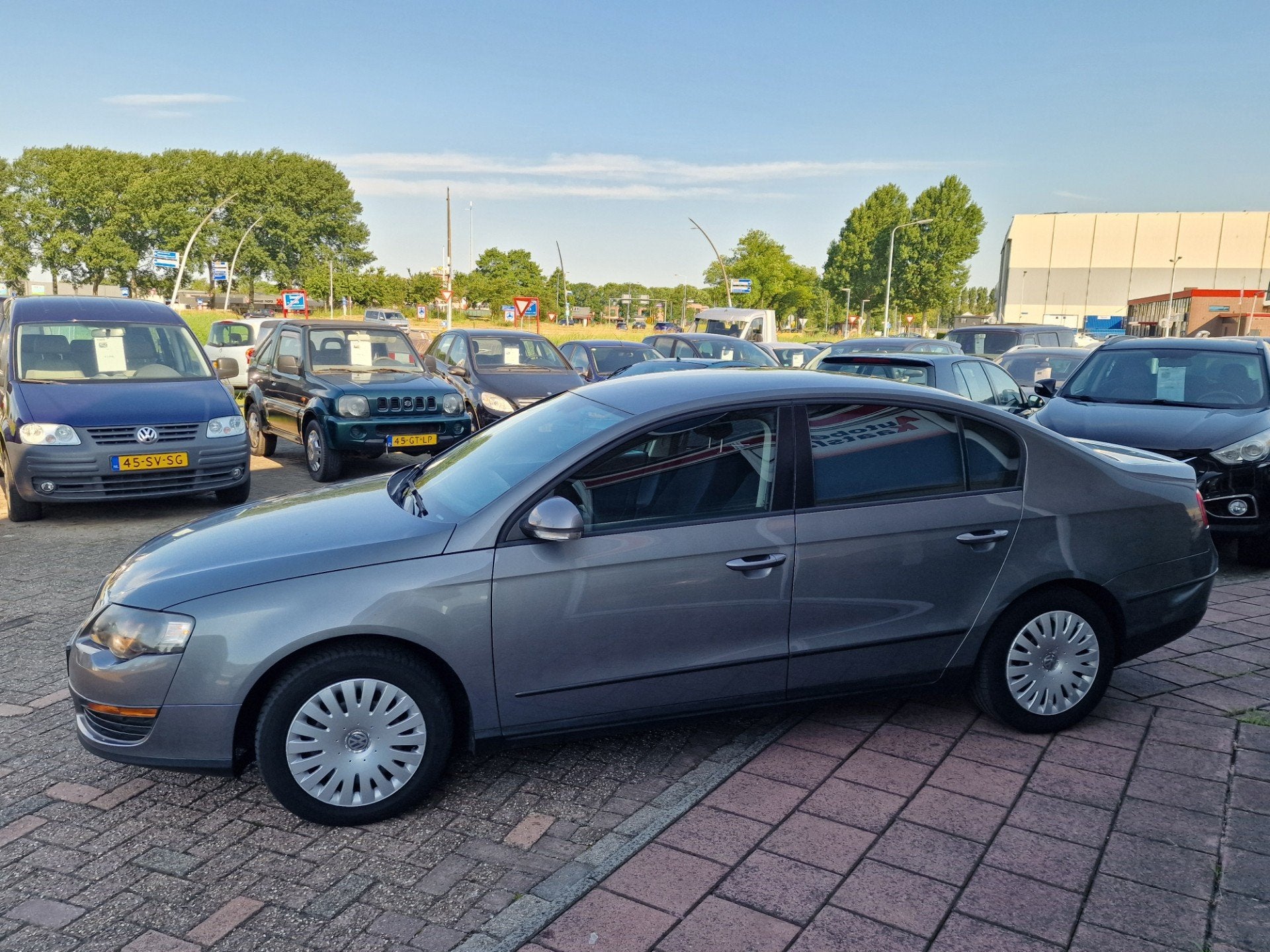 Volkswagen Passat 1.6 FSI Trendline - Navi - Clima - Cruise, Auto's, Volkswagen, Stof, Gebruikt, Zwart, 4 cilinders