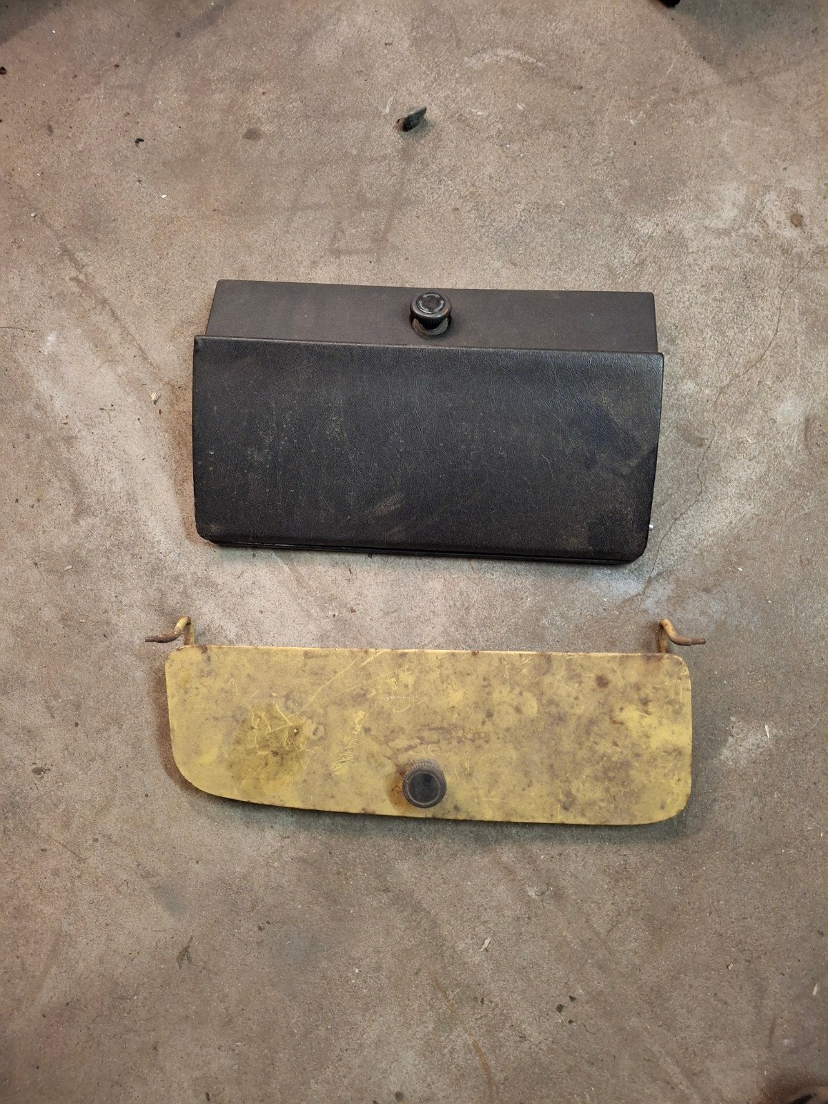 Kever Handschoenenkastje Klep - 2 Types, Gebruikt, Volkswagen, Berliner Ring 2, 38440 Wolfsburg, Duitsland, Volkswagen AG