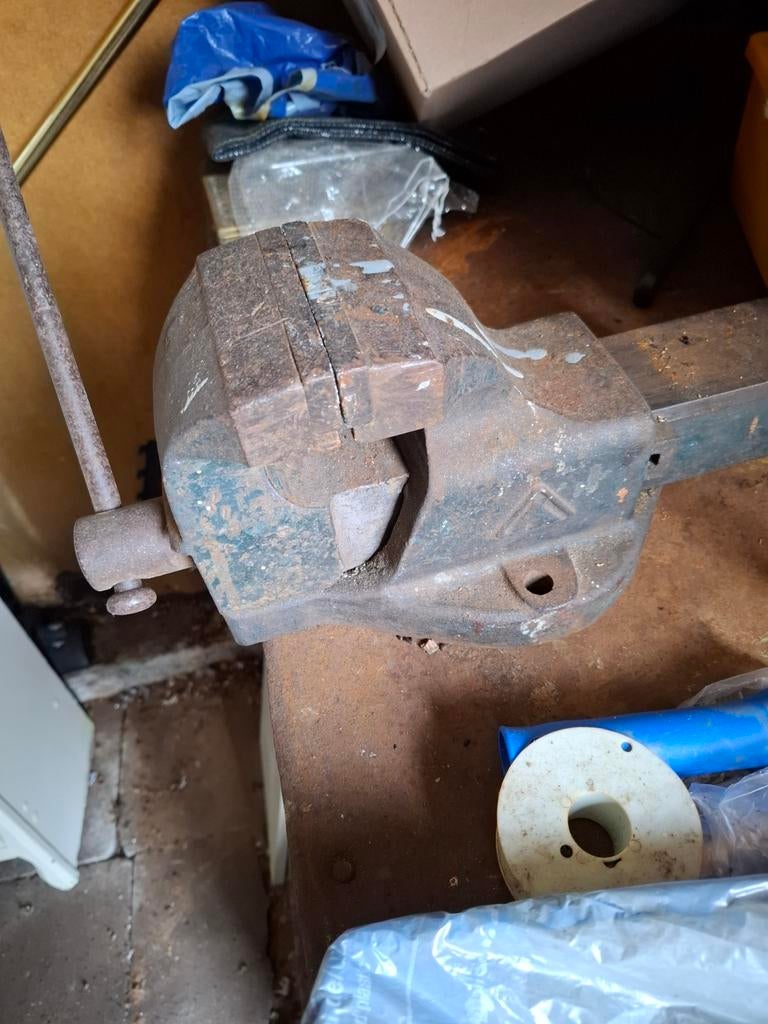 Robuuste bankschroef voor werkplaats of garage, Ophalen of Verzenden, Gebruikt