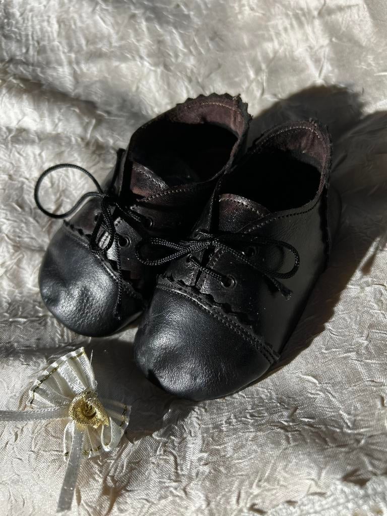 Vintage zwarte baby poppen schoentjes maat 20, Ophalen of Verzenden