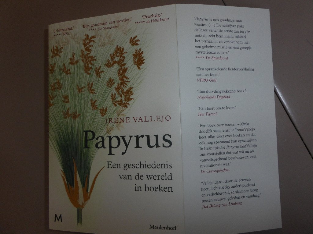 Irene Vallejo -Papyrus -Een geschiedenis vd wereld in boeken, Ophalen of Verzenden, Gelezen, Irene Vallejo