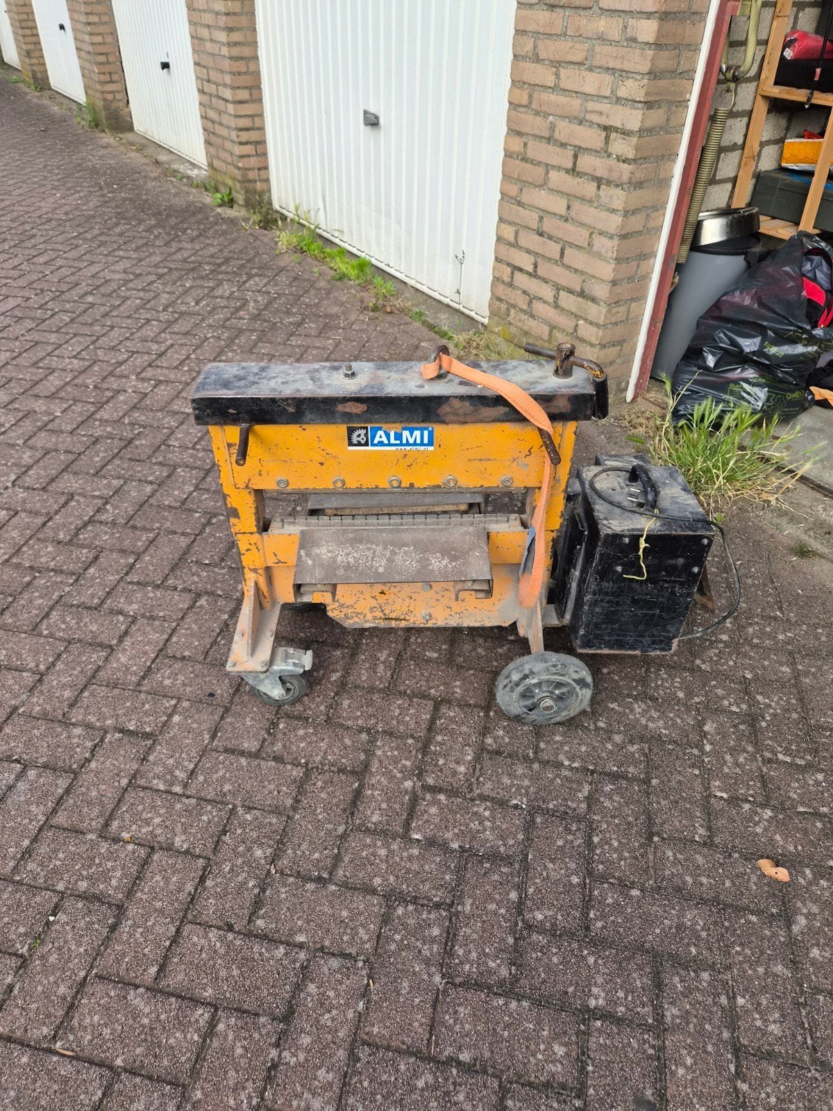 Almi hydraulische knipper, Ophalen, Gebruikt