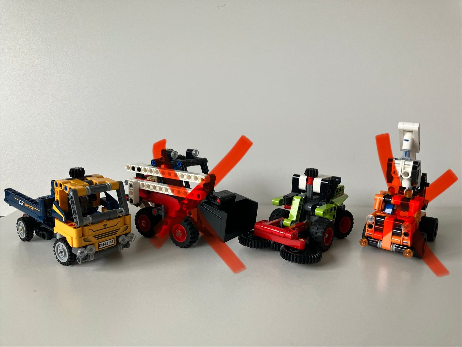 LEGO Technisch sets 42102 en 42147, Ophalen of Verzenden, Zo goed als nieuw
