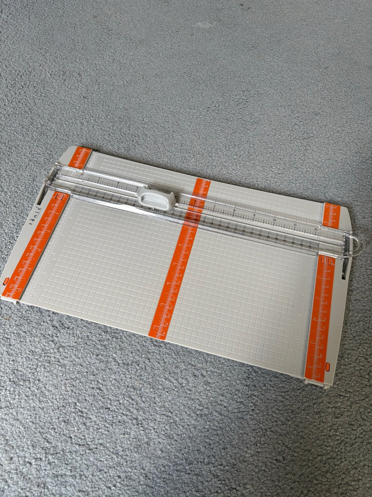 Tonic Studios papier snijmachine en rillapparaat, Gebruikt, Geschikt voor karton, Gereedschap of Toebehoren, Meerkleurig