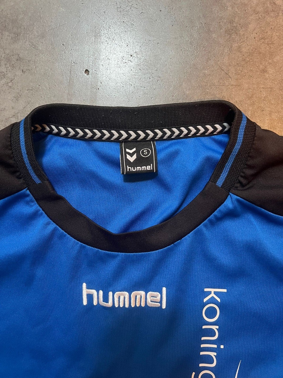 Koning Willem II Gymshirt Hummel Maat S, Blauw, Ophalen of Verzenden, Gedragen, Algemeen