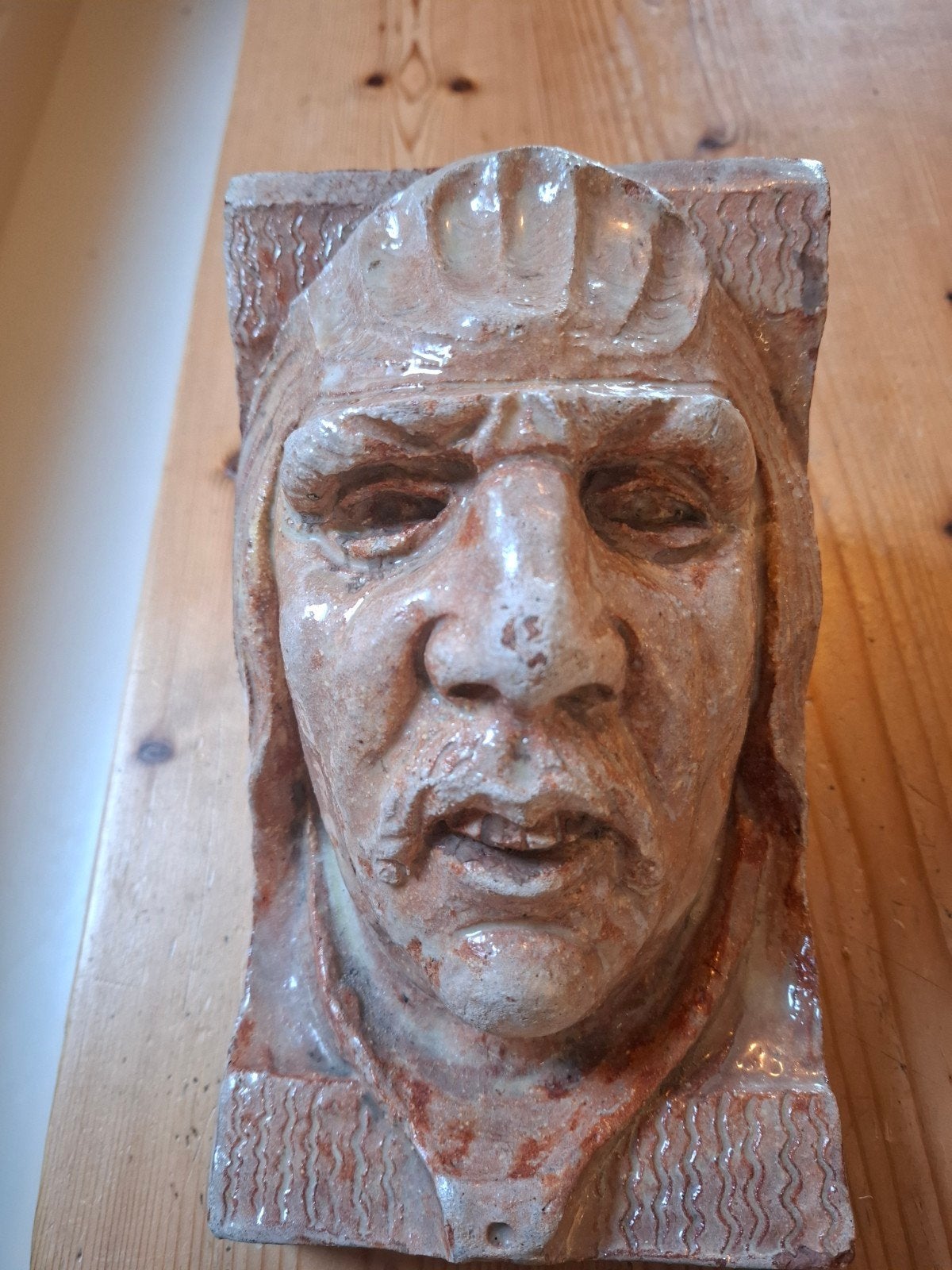 Beeld boegbeeld gezicht geglazuurd terracotta stamhoofd, Ophalen