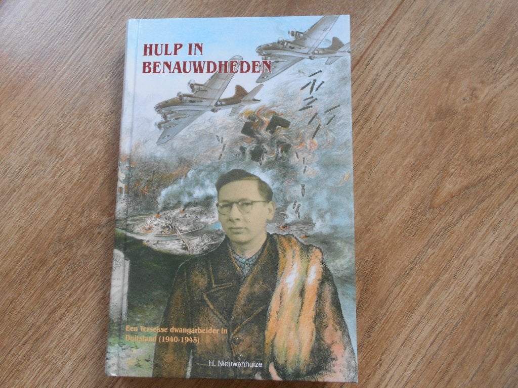 H van Nieuwenhuize Hulp in benauwdheden, Ophalen of Verzenden, Tweede Wereldoorlog, Zo goed als nieuw, Overige onderwerpen