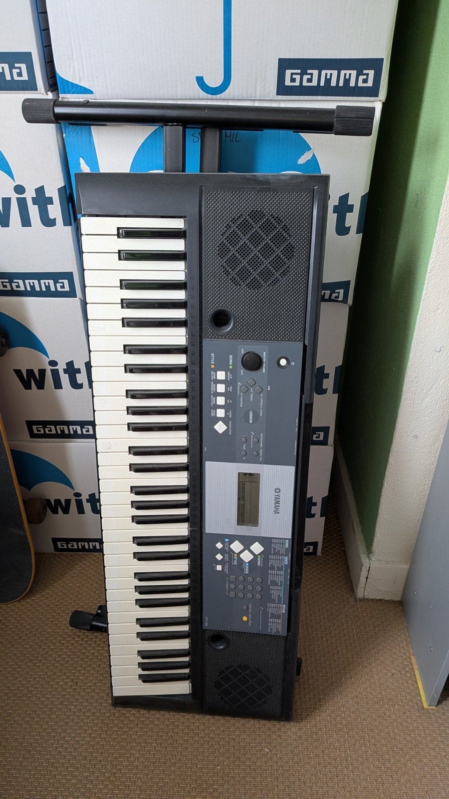 Yamaha keyboard met standaard en pedaal, Muziek en Instrumenten, Keyboards, Ophalen, Yamaha, Met standaard, 61 toetsen