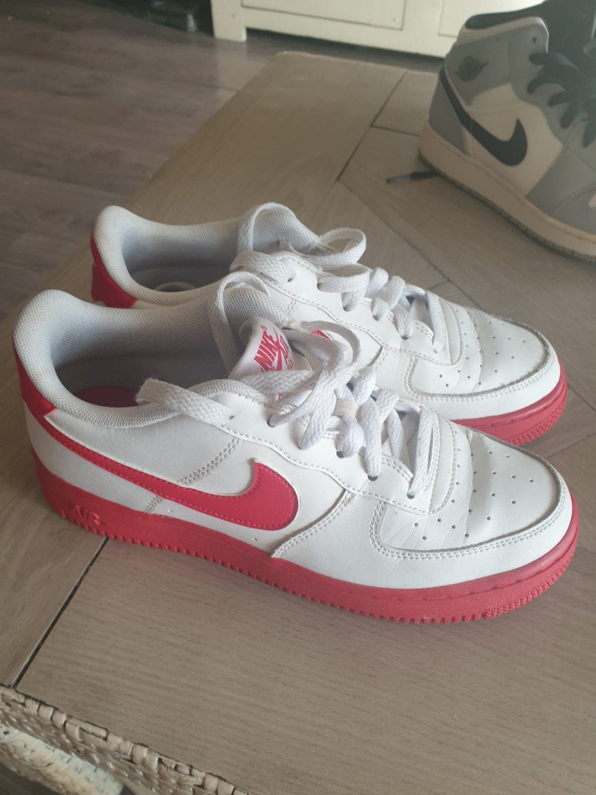 Nike Air Force 1 Low Wit Rood - Maat 38.5, Ophalen, Wit, Nike, Sneakers of Gympen