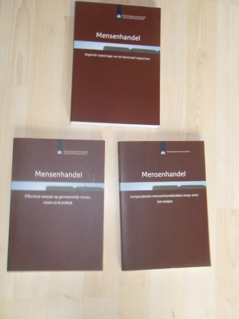 Mensenhandel - 3 delen, zie beschrijving, Ophalen of Verzenden, Zo goed als nieuw, Nederland
