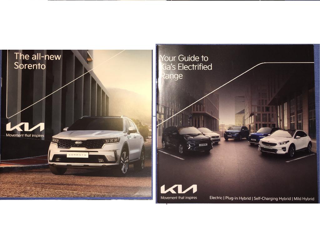 2x Kia brochures folders EV Sedona Carens Engeland rijschool, Ophalen of Verzenden, Zo goed als nieuw, Overige merken