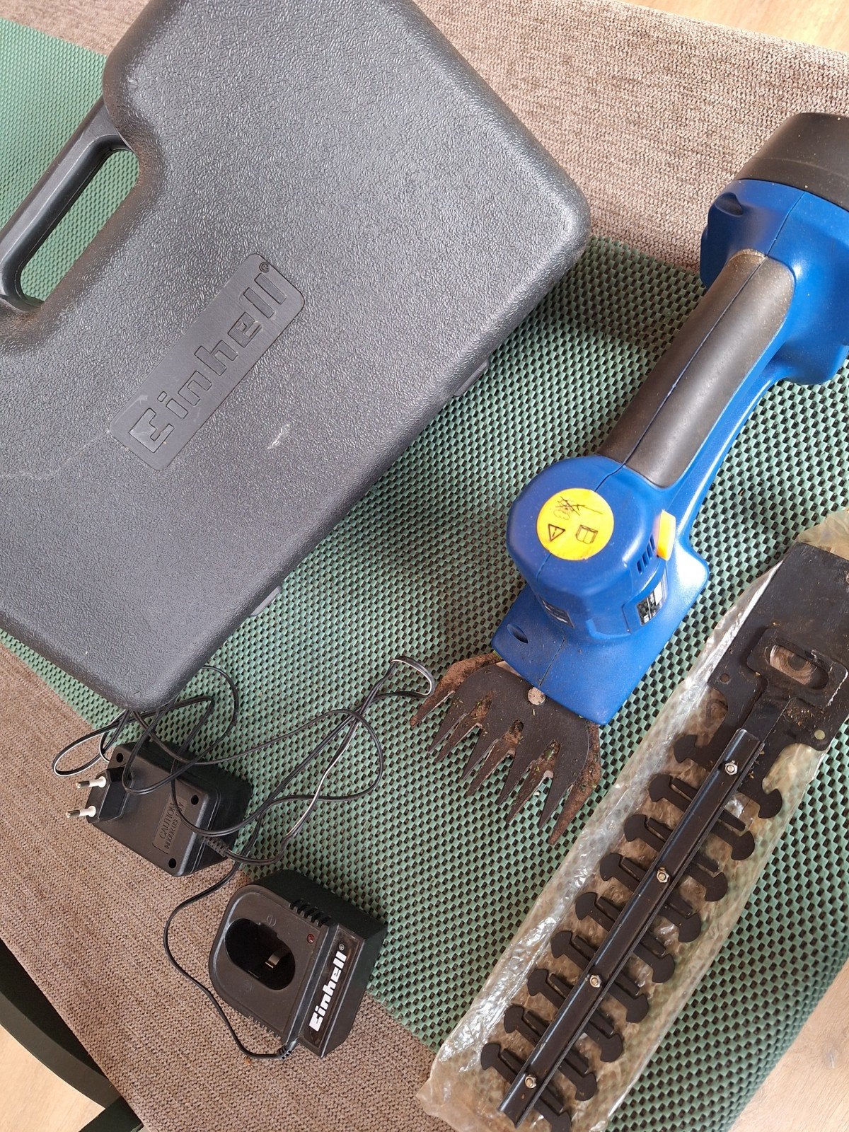 Hegtrimmer accu, Ophalen