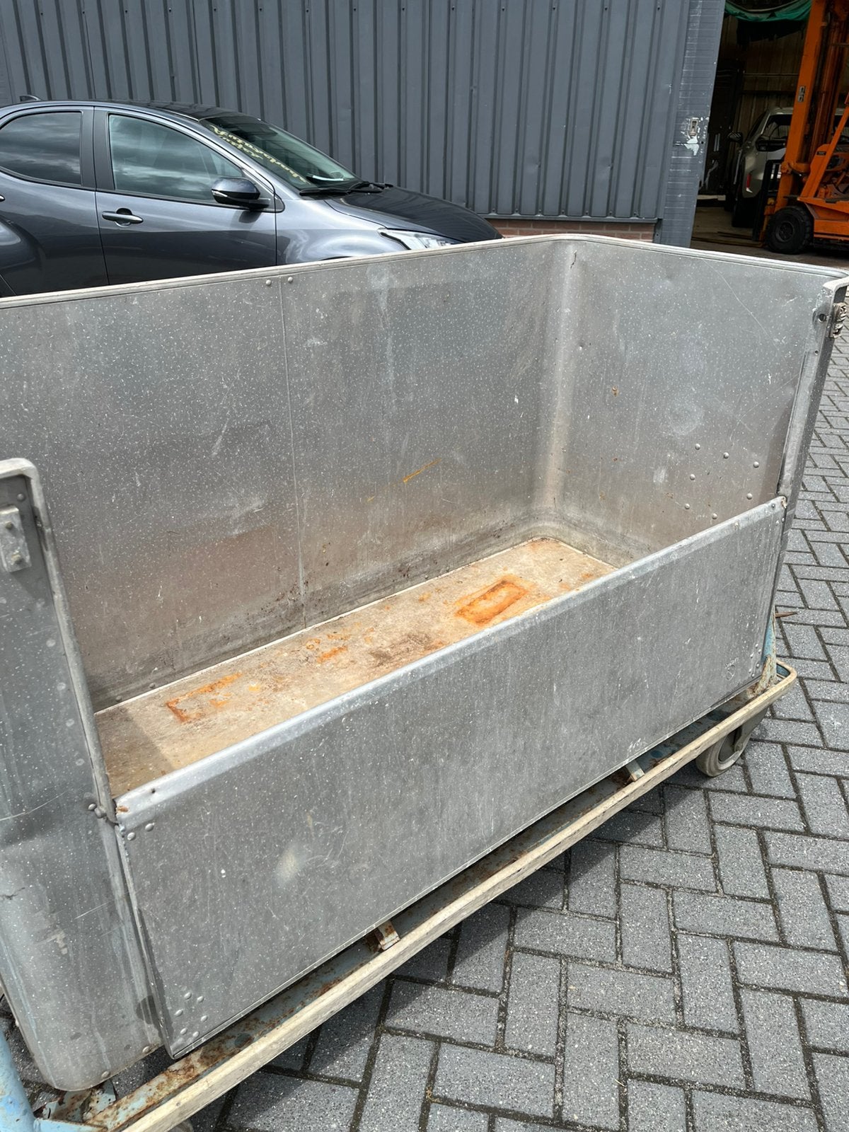 Rolcontainer aluminium, 100 liter of meer, Ophalen, Gebruikt, Transportkar