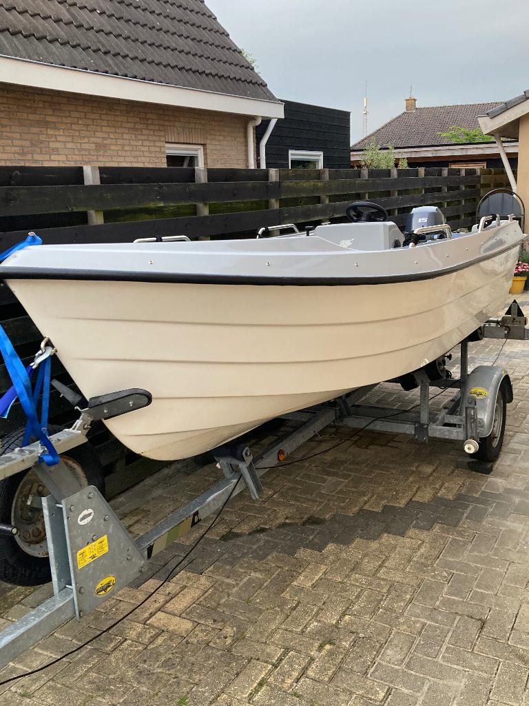 Ryds 438 Big Fish vis-/console-/toerboot, Watersport en Boten, Vis- en Consoleboten, Zo goed als nieuw, Overige merken, Met afstandsbediening