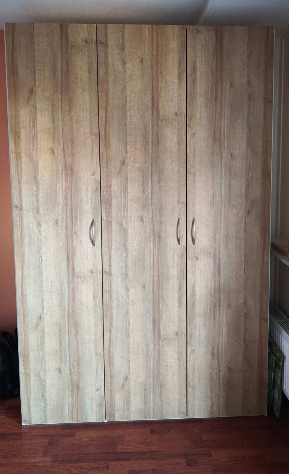 Kast Leenbakker: 235x150x60 cm, wit met gekleurde deuren, Huis en Inrichting, Kasten | Kledingkasten, Ophalen