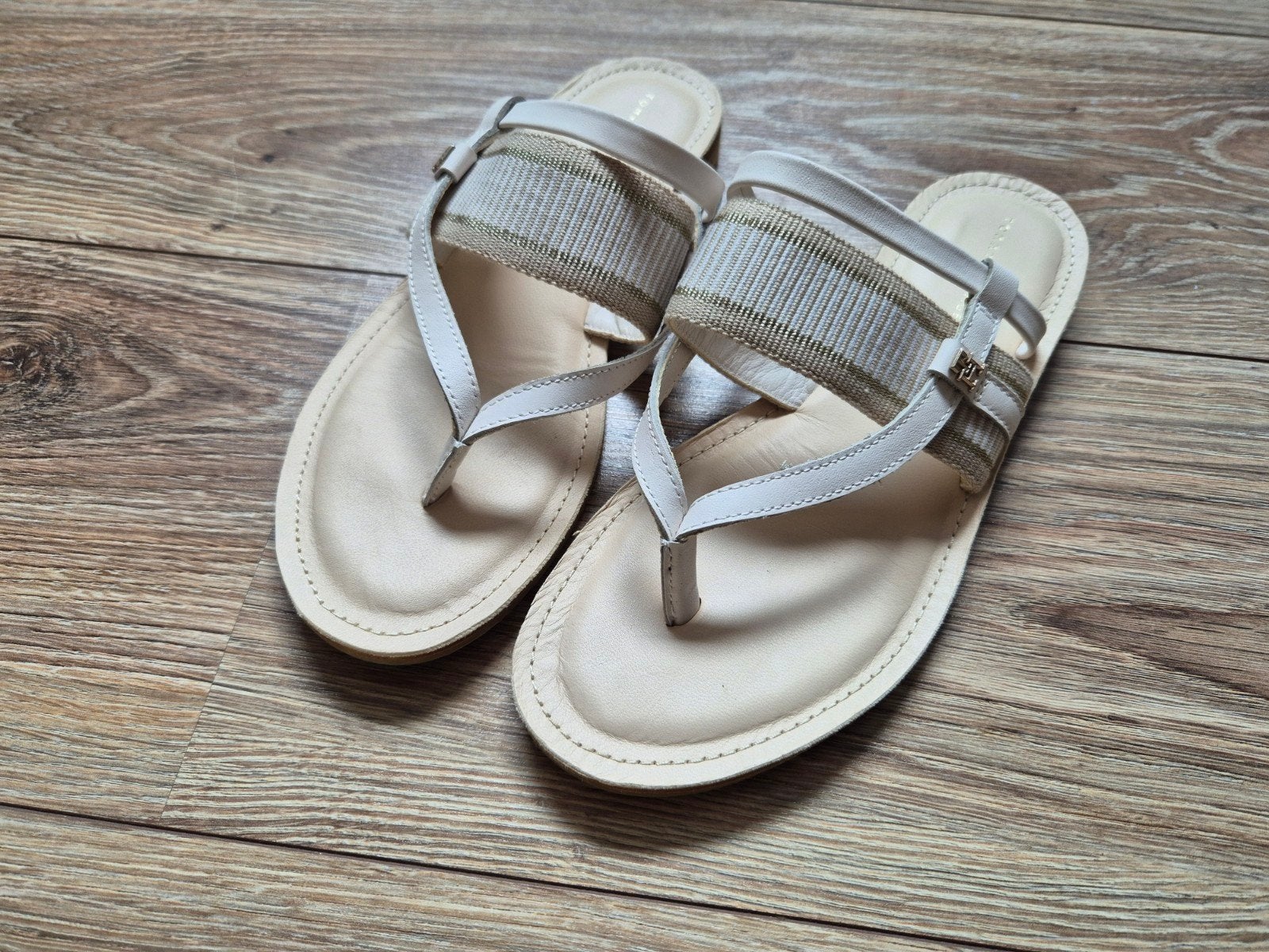 Tommy Hilfiger slippers maat 38, Kleding | Dames, Schoenen, Slippers, Wit, Nieuw, Ophalen of Verzenden