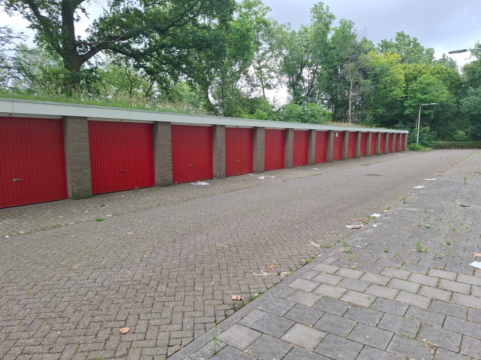 TE HUUR GARAGEBOX BERGEN OP ZOOM