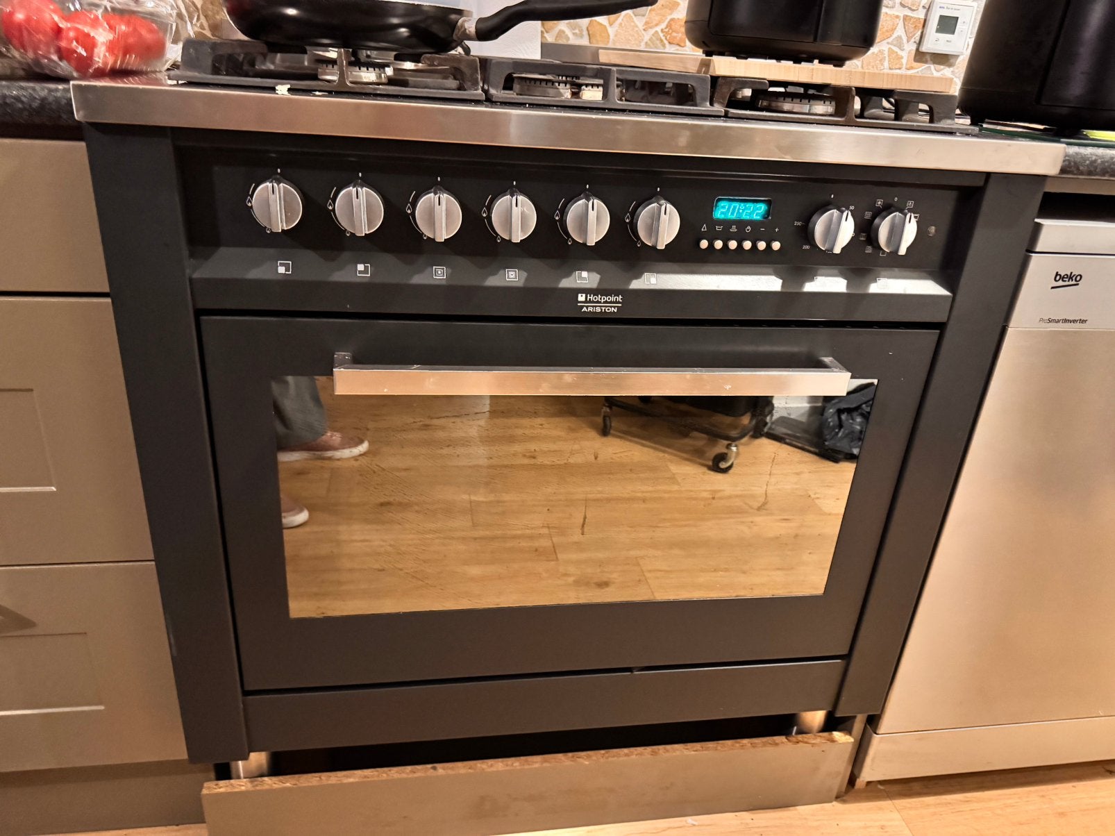 Zwart metalen 5 pits gasgornuis 90 cm met elec oven, Witgoed en Apparatuur, Ophalen, Gebruikt, 60 cm of meer, Gas