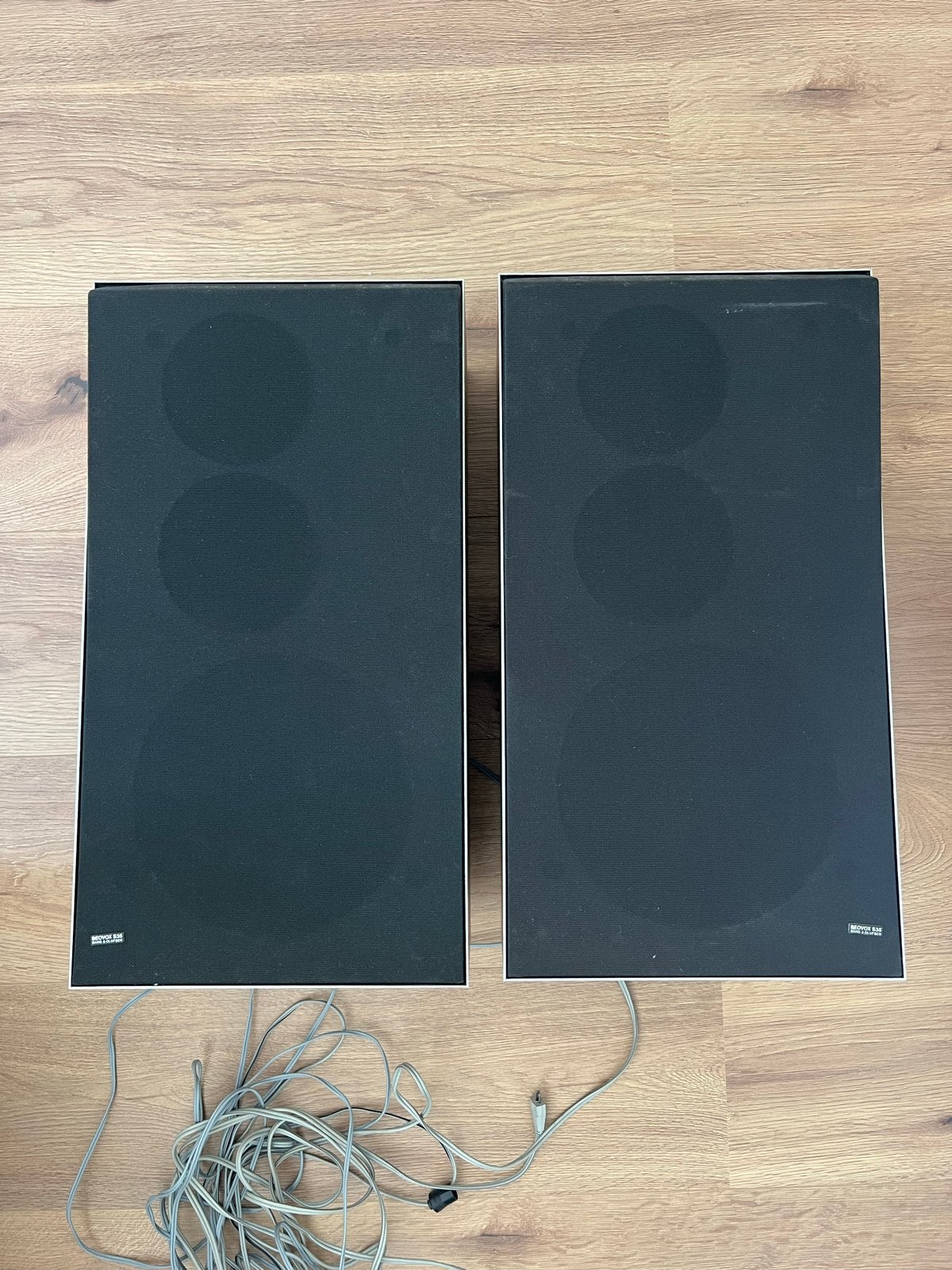 Zeer nette B&O Beovox S35 speakers met originele stekkers, Ophalen, Stereo speakers, Inclusief kabels, Zo goed als nieuw
