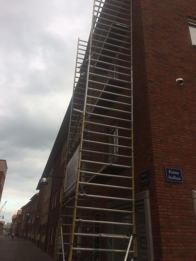 Te huur rolsteiger, Doe-het-zelf en Verbouw, Steigers, Ophalen, Zo goed als nieuw, Rolsteiger of Kamersteiger, 5 meter of hoger