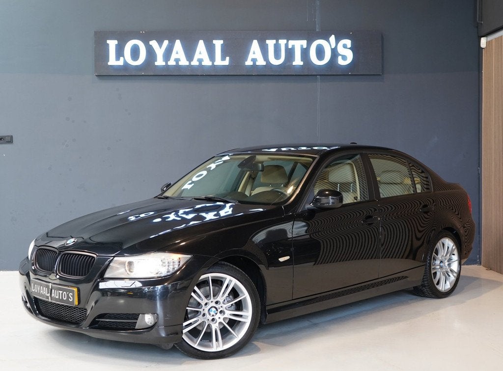 BMW 3-serie 320i Business Line 170 PK | AIRCO | CRUISE|PDC |, Achterwielaandrijving, 4 cilinders, Zwart, Origineel Nederlands