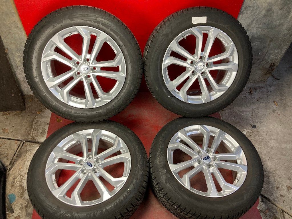 Winterbanden Ford Kuga 225/60R18 Goodyear, Auto-onderdelen, 18 inch, Gebruikt, ., Banden en Velgen