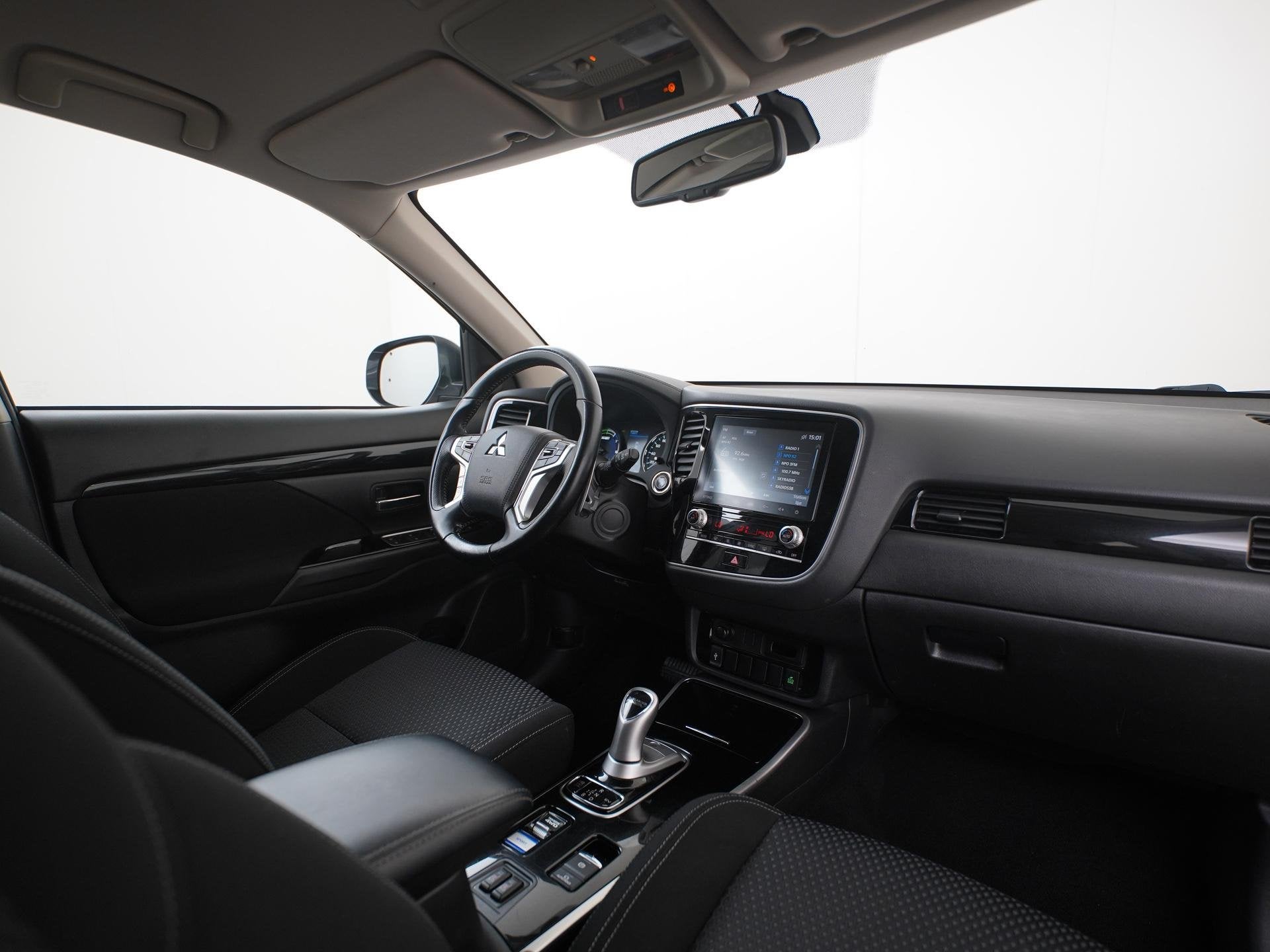 Mitsubishi Outlander 2.4 PHEV Intense+ | Trekhaak | Carplay, Auto's, Automaat, 12 maanden, Euro 6, 4 cilinders