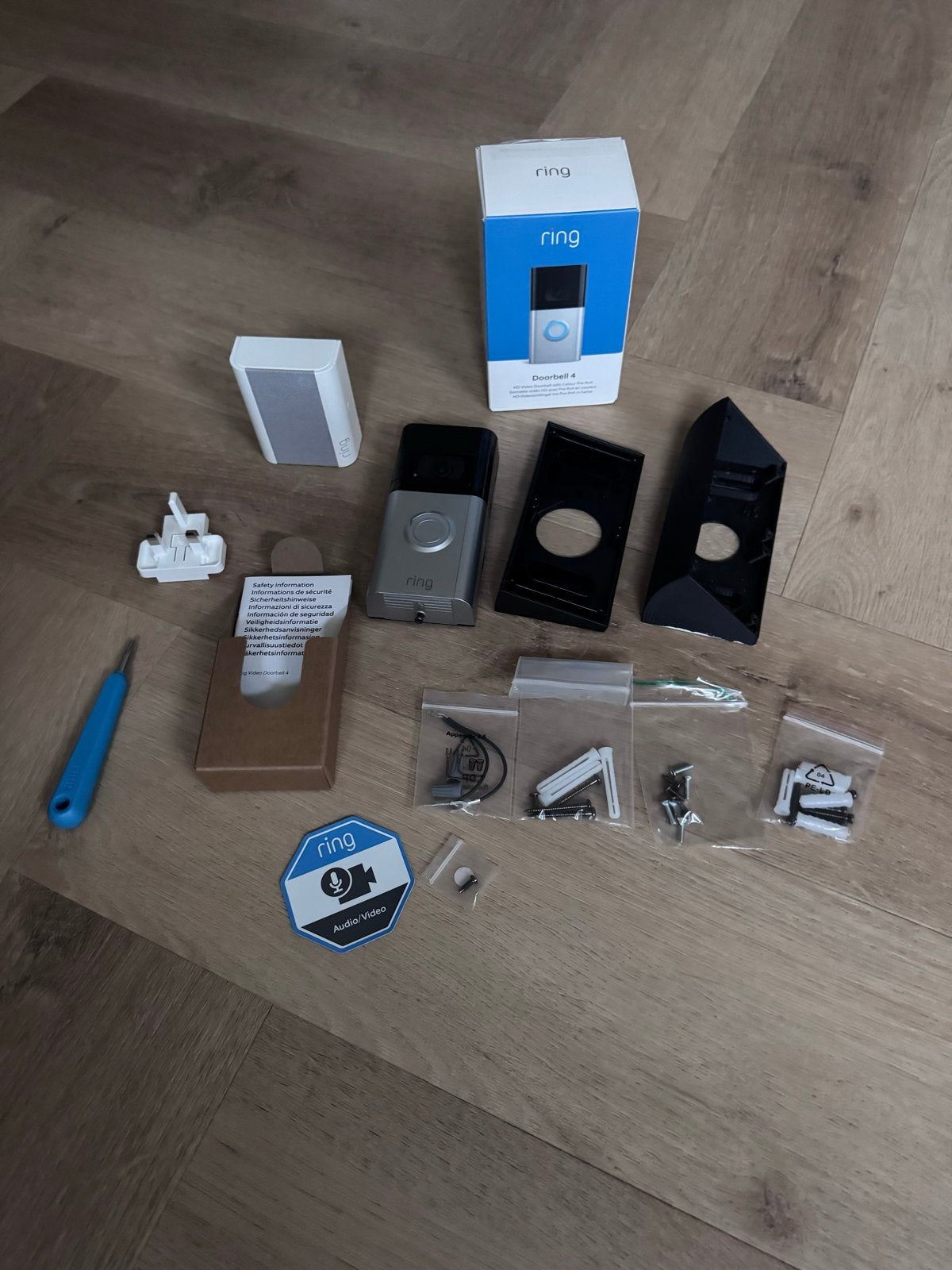 Ring Video deurbel 4 met Chime en extra wandbevestiging, Huis en Inrichting, Ophalen, Bewegingsdetectiesensor, Zo goed als nieuw