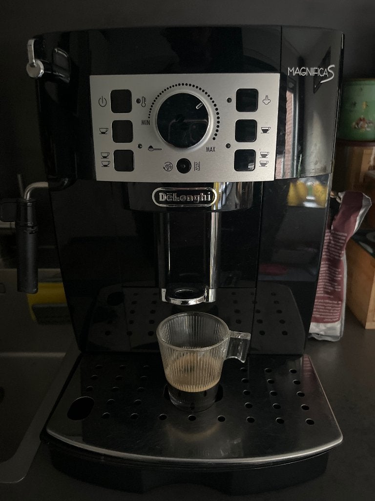 Delonghi magnifica s, Gebruikt, Koffiemachine, Ophalen of Verzenden, 2 tot 4 kopjes