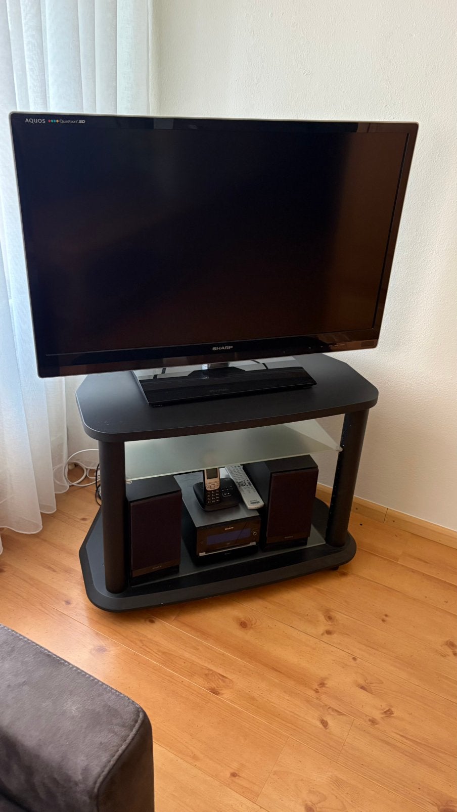 TV Sharp Quattro 3D 40 inch incl. zwart meubel, Ophalen, Gebruikt, 50 tot 100 cm, Minder dan 100 cm