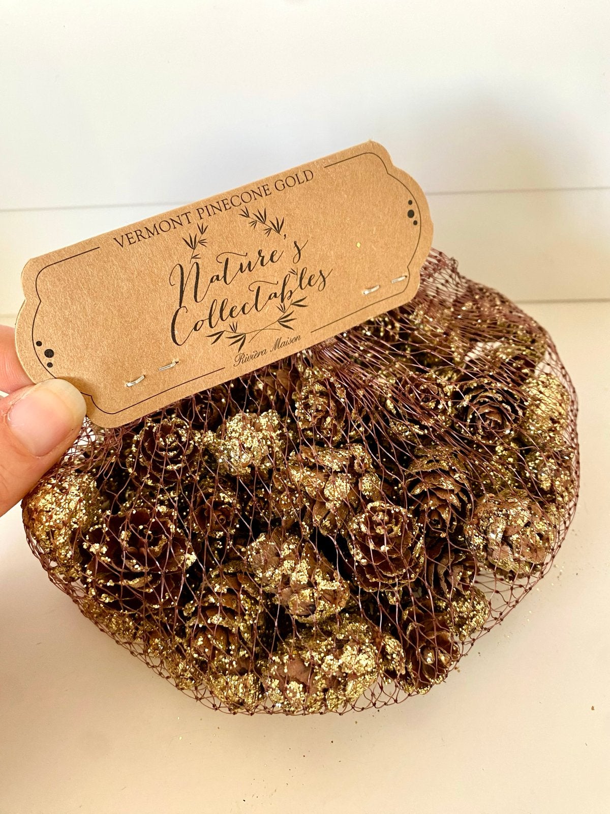 Riviera Maison Vermont Pinecone Gold - Decoratieve Dennenapp, Nieuw, Ophalen of Verzenden, Natuurlijk materiaal, Goud