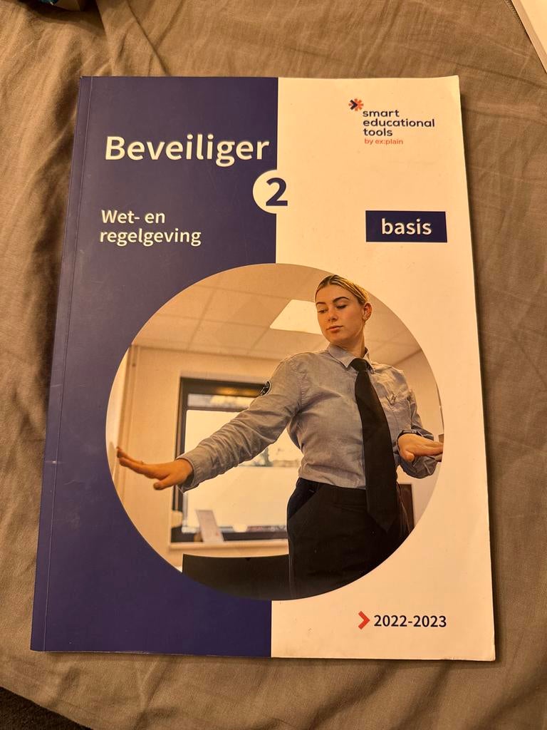 Beveiliger 2 Wet- en regelgeving basis 2022-2023, Ophalen of Verzenden, Gamma, Zo goed als nieuw, MBO