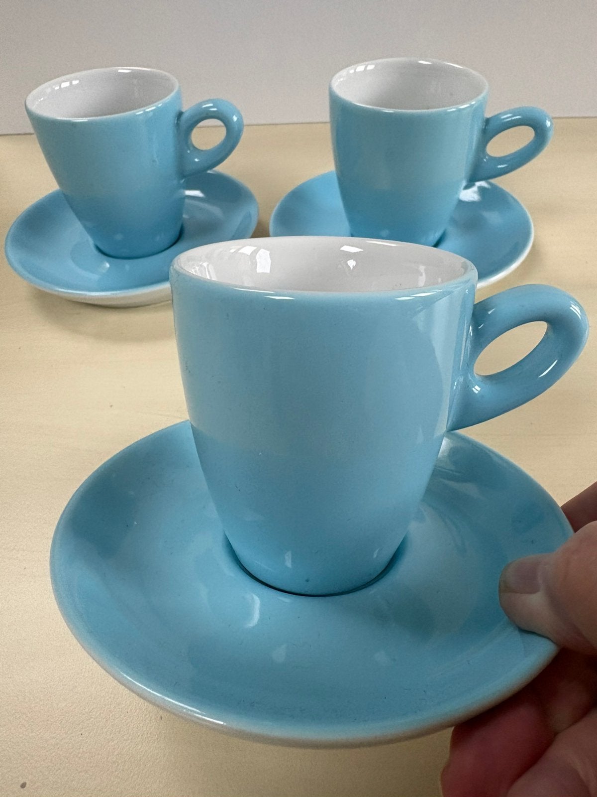 Drie koffiekop en schotels Walküre Alta 450/014, Huis en Inrichting, Ophalen of Verzenden, Zo goed als nieuw, Overige stijlen