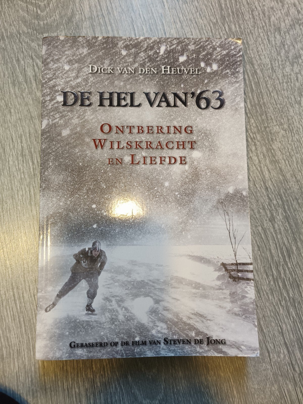 De Hel van '63 - Dick van den Heuvel (Boek), Ophalen of Verzenden, Zo goed als nieuw, Dick van den Heuvel