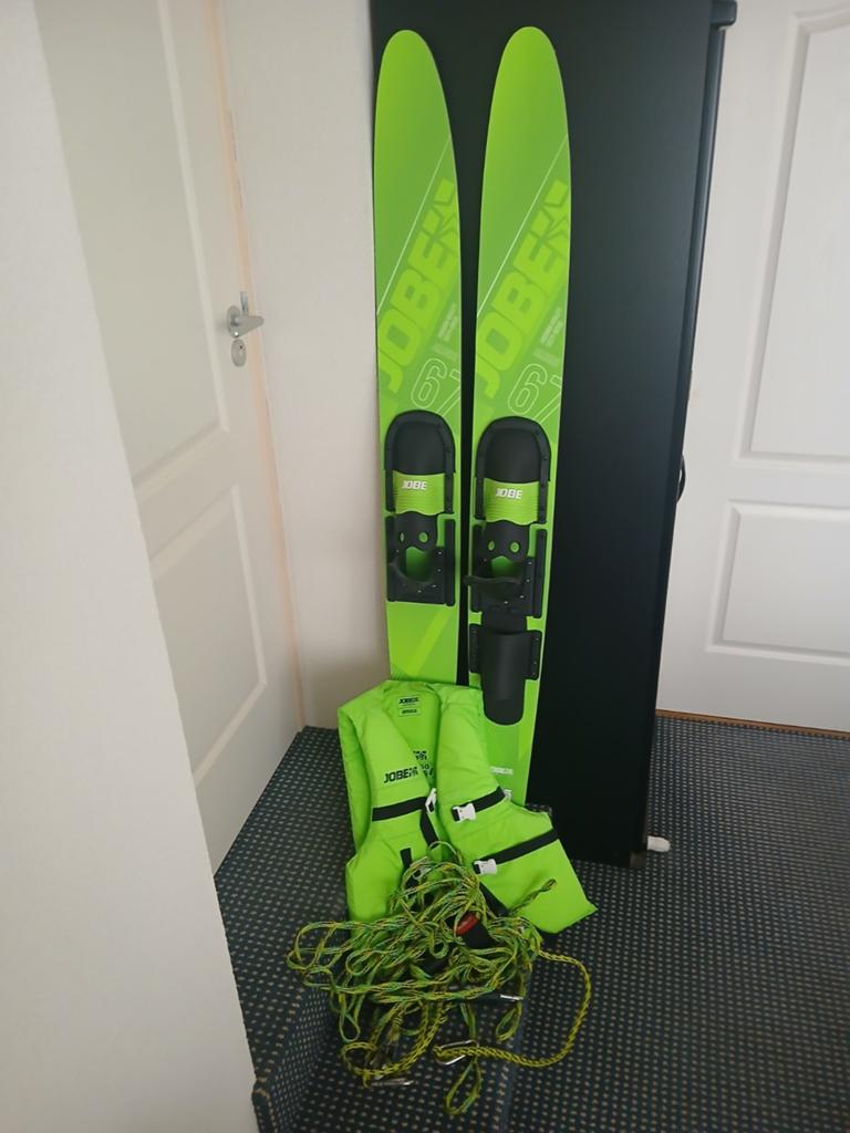 Jobe verstelbare waterski's met zwemvest en touw, Watersport en Boten, Waterski's, Ophalen, Waterski's, Met zwemvest(en), 160 cm of meer