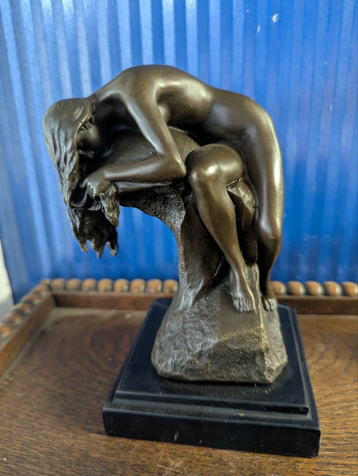 Bronzen beelden van liggende uitrustende vrouw, Antiek en Kunst, Ophalen of Verzenden, Brons, 20 - 50 cm, Beeld