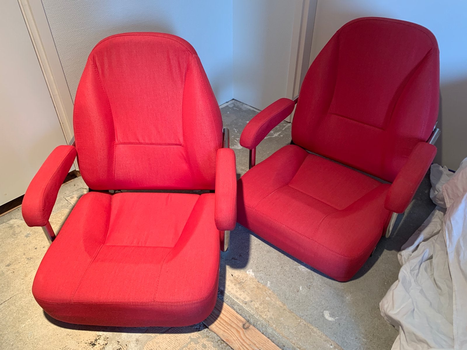 Set van 2 rode Vetus Master stuurstoelen, zgan., Ophalen, Zo goed als nieuw