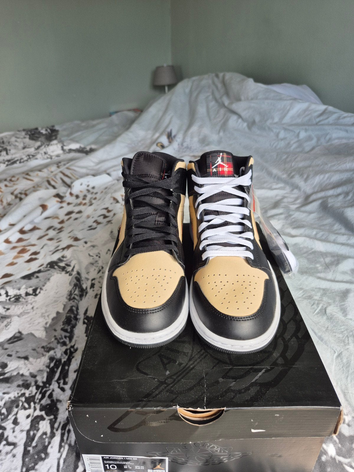 Nike Air Jordan 1 Mid Tartan Swoosh US10 Nieuw, Zwart, Nieuw, Ophalen of Verzenden, Sneakers of Gympen
